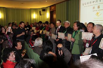 参加中国书画世界行活动的优秀书画家获得金星奖