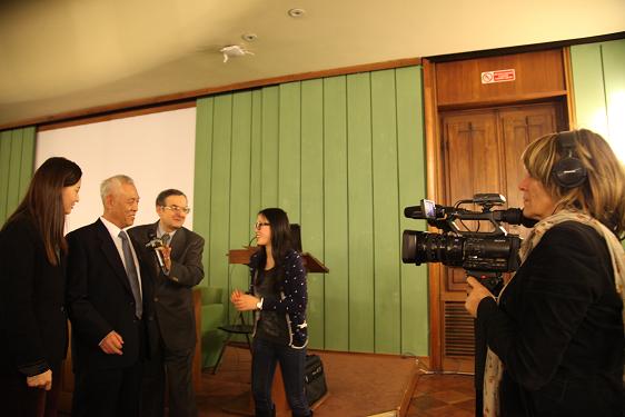 意大利托斯卡纳电视台采访中国书画世界行联合会常务副主席谷福海.JPG